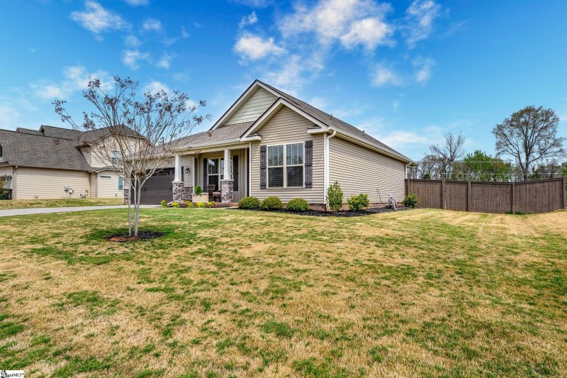 Property image 2 at 406 Bridlecrest Lane, Greer, SC 29651