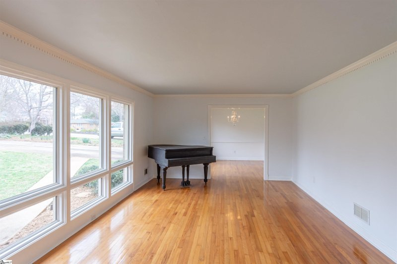 Property image 2 at 112 Lake Forest Drive, Greenville, SC 29609