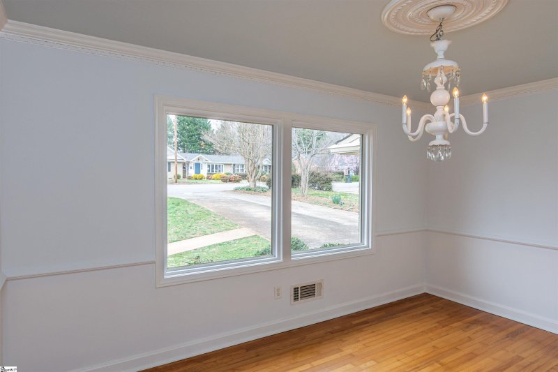 Property image 3 at 112 Lake Forest Drive, Greenville, SC 29609
