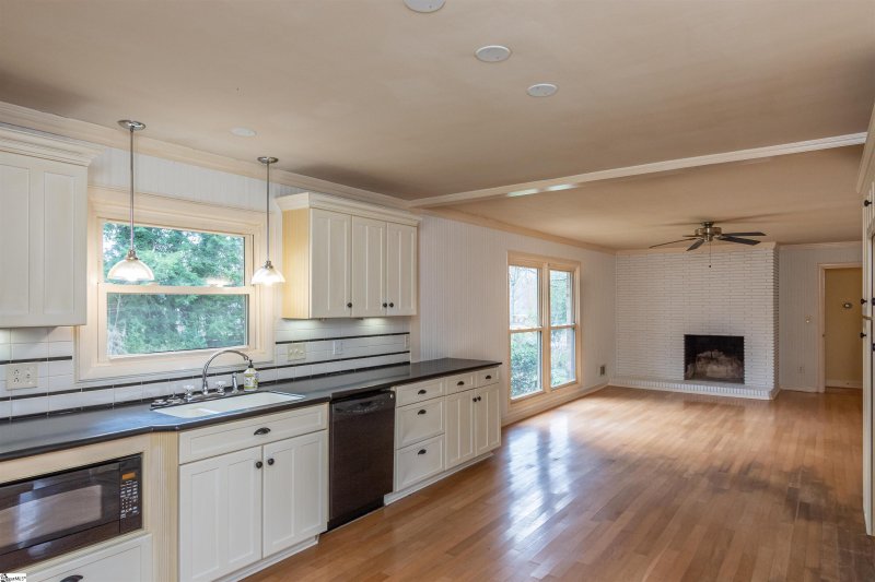 Property image 5 at 112 Lake Forest Drive, Greenville, SC 29609