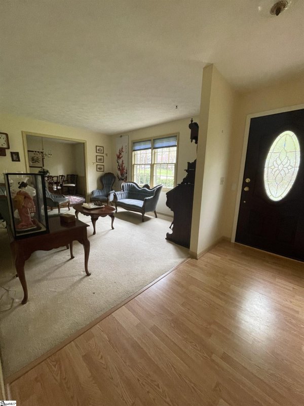 Property image 3 at 10 Holly Circle, Greenville, SC 29607