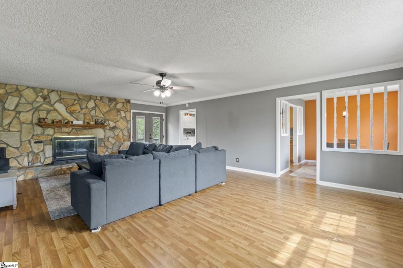 Property image 3 at 318 Country Glen Lane, Pelzer, SC 29669