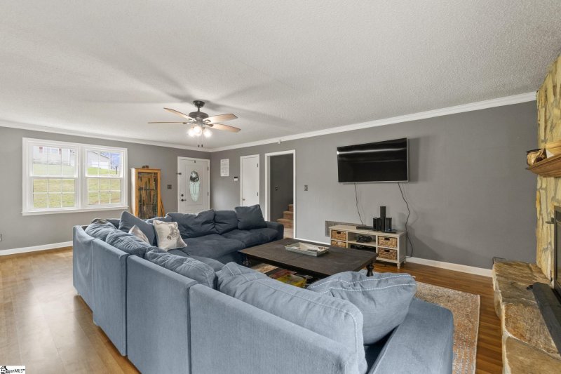 Property image 4 at 318 Country Glen Lane, Pelzer, SC 29669