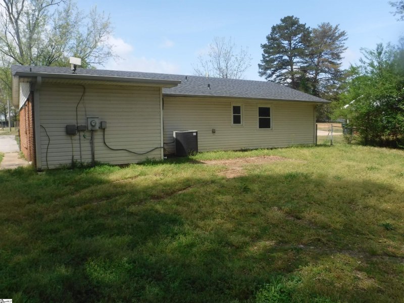 Property image 4 at 203 Osmond Drive, Taylors, SC 29687