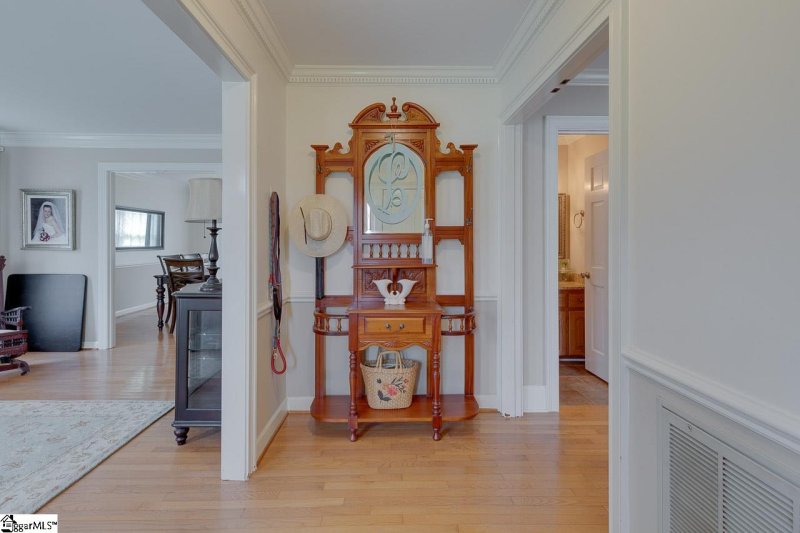 Property image 3 at 100 Burning Bush Lane, Greenville, SC 29607