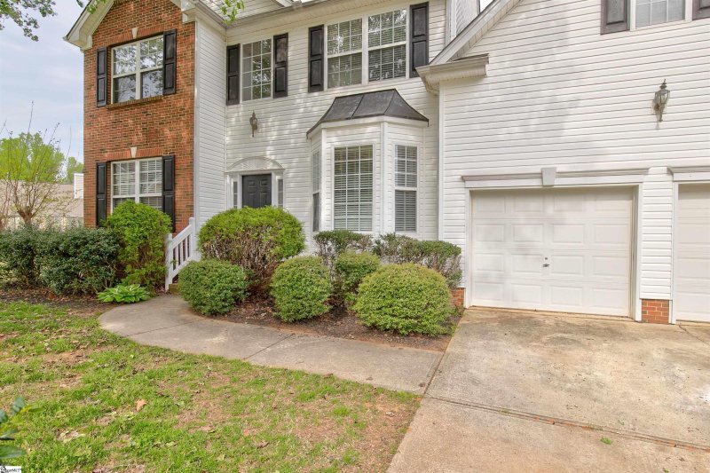Property image 2 at 9 Bluff Ridge Court, Greenville, SC 29617