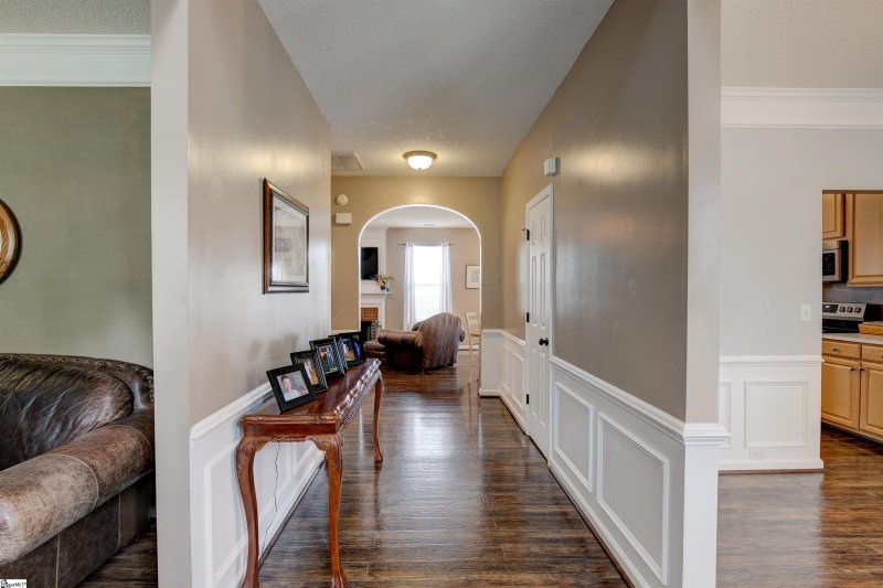 Property image 3 at 9 Bluff Ridge Court, Greenville, SC 29617