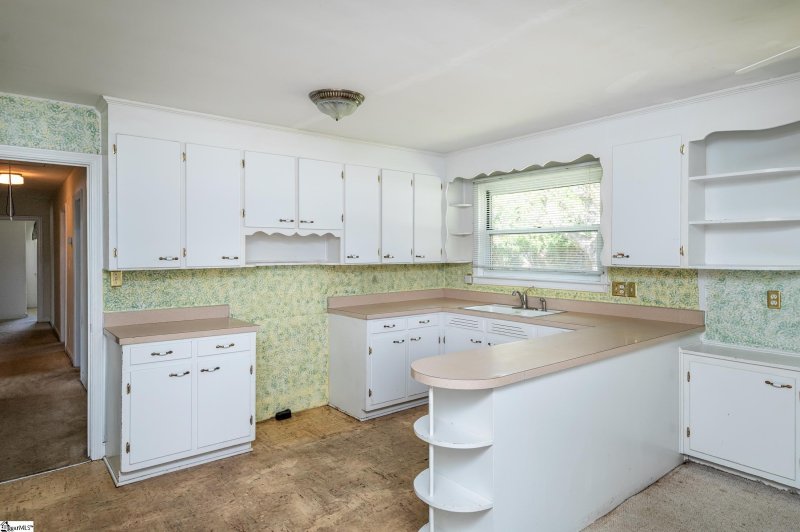 Property image 4 at 105 Hillside Drive, Greer, SC 29651