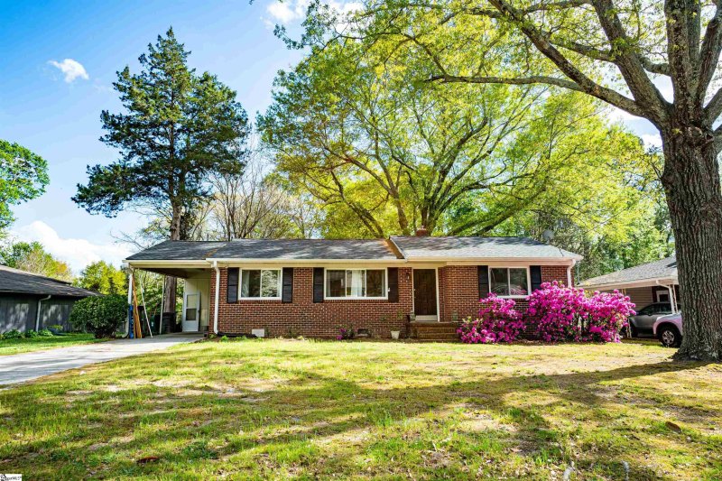 8 Forestdale Drive