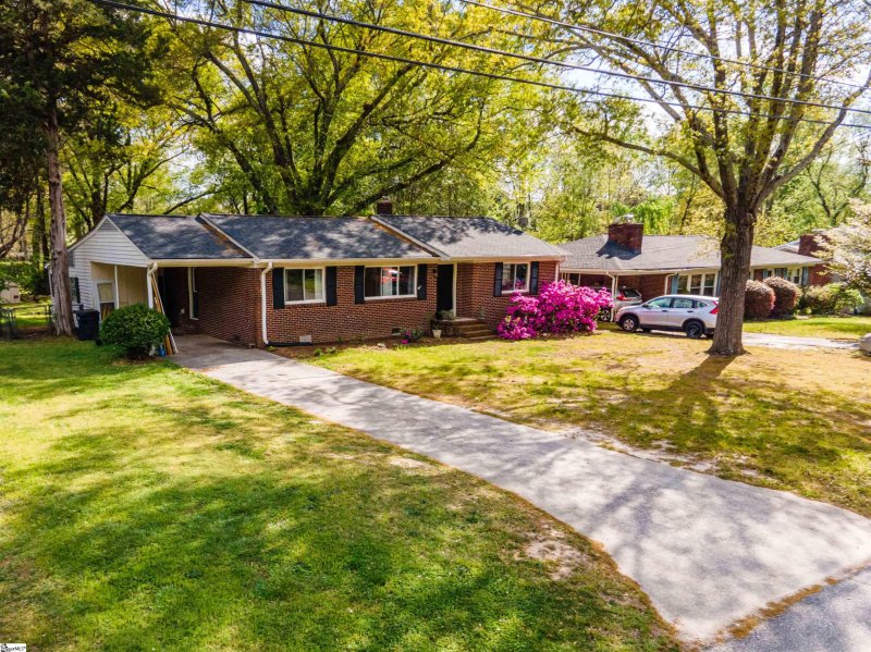 Property image 2 at 8 Forestdale Drive, Taylors, SC 29687