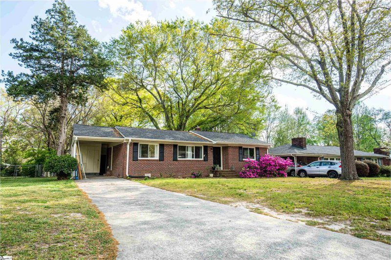 Property image 3 at 8 Forestdale Drive, Taylors, SC 29687