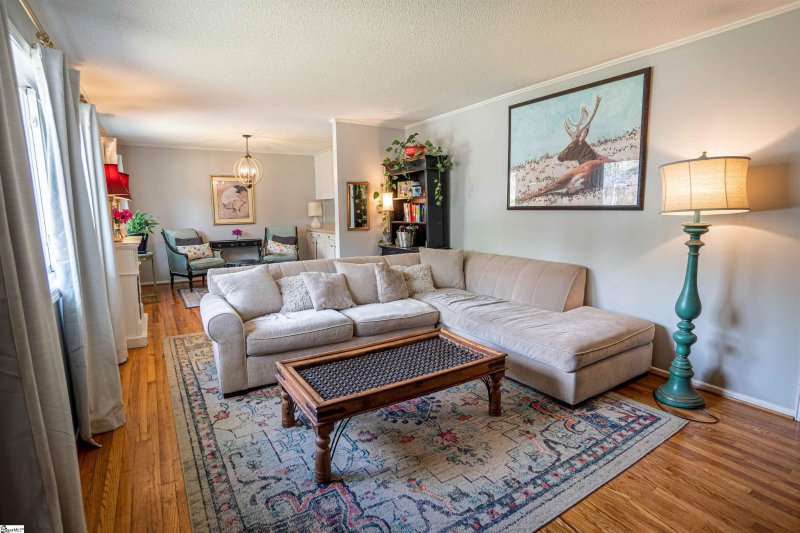 Property image 4 at 8 Forestdale Drive, Taylors, SC 29687