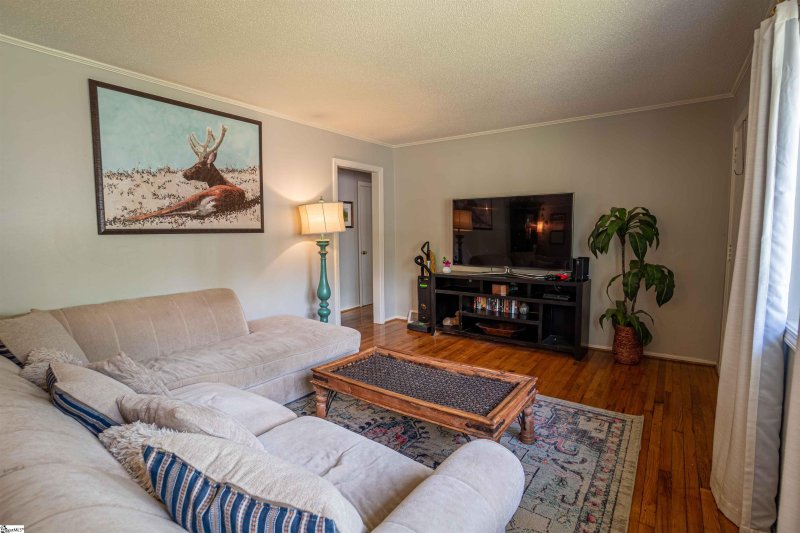 Property image 5 at 8 Forestdale Drive, Taylors, SC 29687