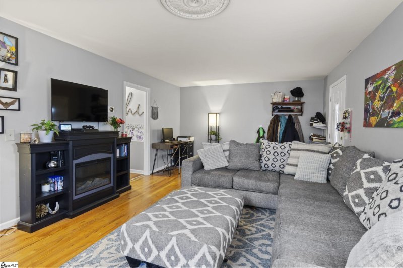 Property image 5 at 815 Edwards Road, Greenville, SC 29615