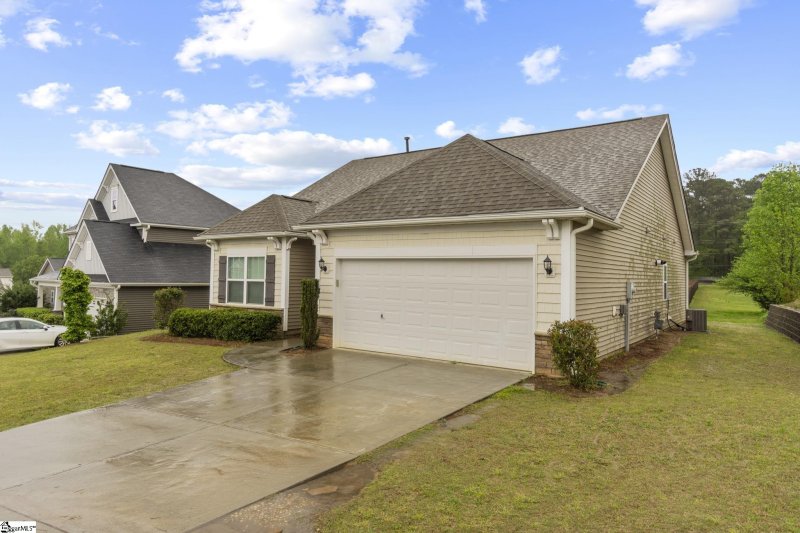 Property image 2 at 105 Odie Drive, Simpsonville, SC 29681