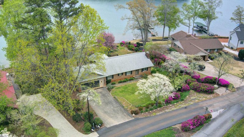 Property image 2 at 211 Apollo Drive, Seneca, SC 29672