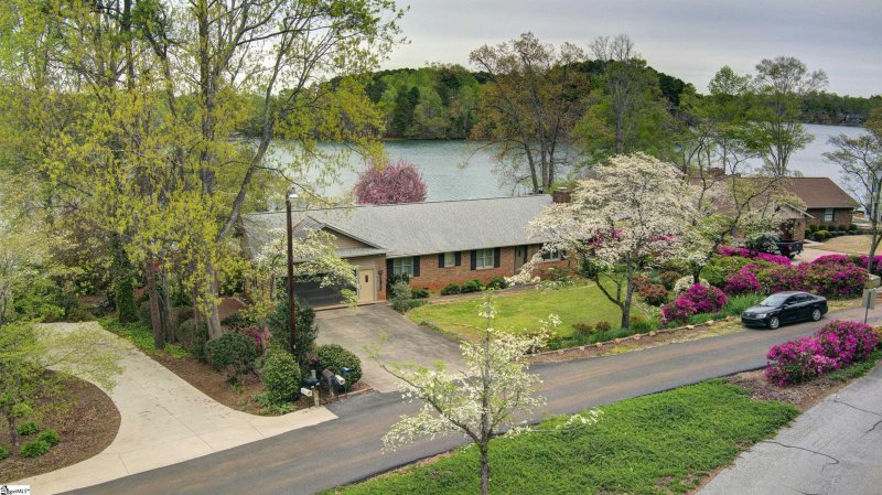 Property image 3 at 211 Apollo Drive, Seneca, SC 29672