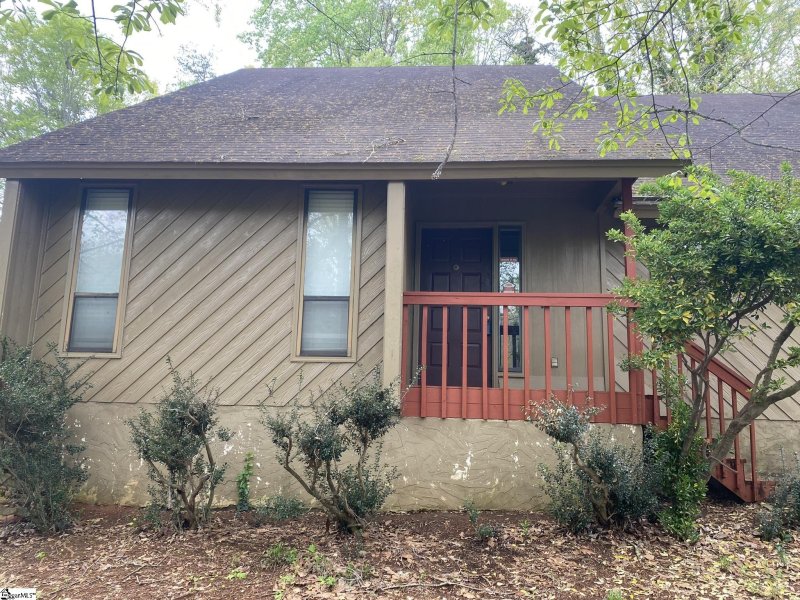 1404 Winding Way
