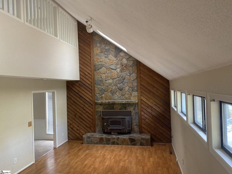 Property image 3 at 1404 Winding Way, Taylors, SC 29687