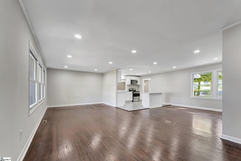 Property image 4 at 239 W Dorchester Boulevard, Greenville, SC 29605