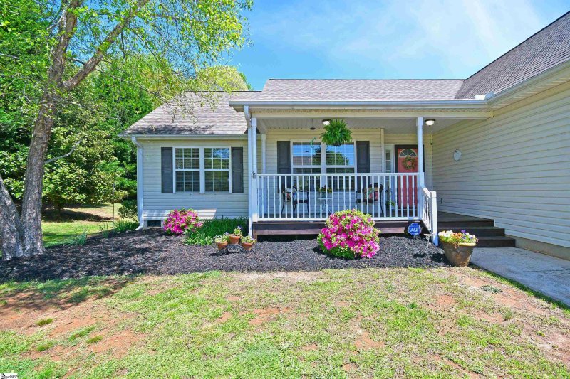 Property image 3 at 19 Cole Creek Court, Greer, SC 29651