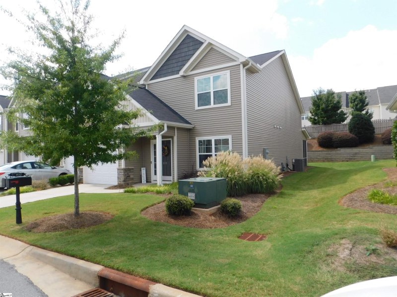 Property image 4 at 810 Stonebriar Street, Simpsonville, SC 29681