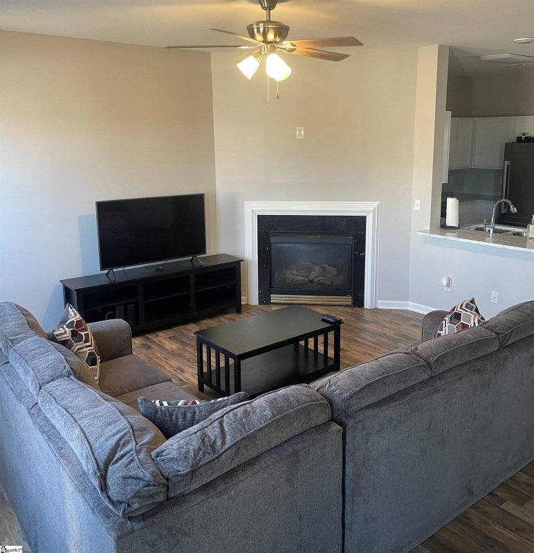 Property image 2 at 1 Crestbrook Drive, Greenville, SC 29607