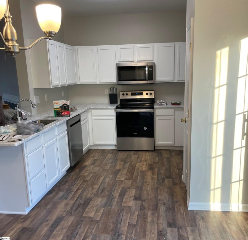 Property image 3 at 1 Crestbrook Drive, Greenville, SC 29607