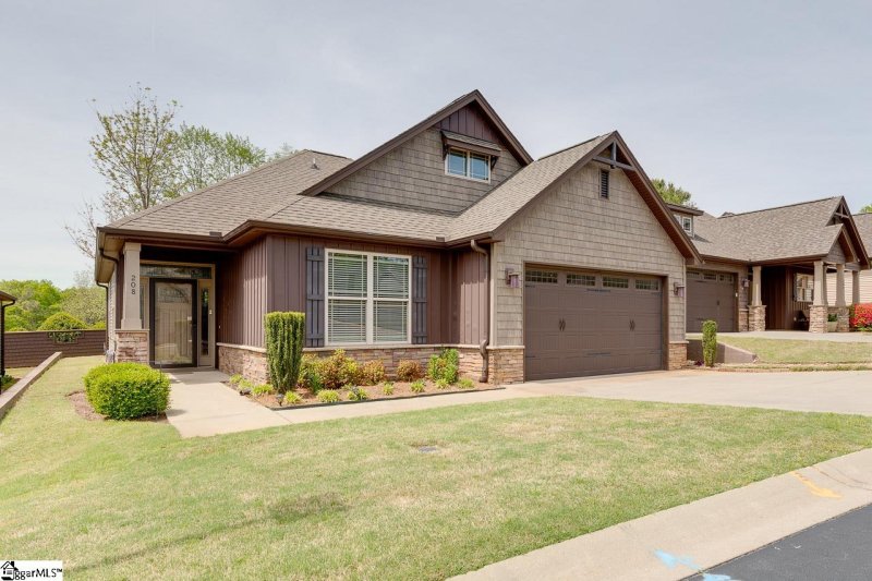 Property image 2 at 208 Catskill Drive, Taylors, SC 29687