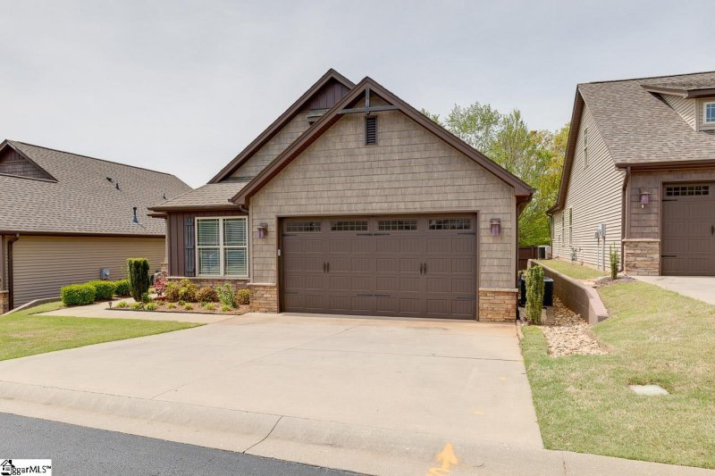 Property image 3 at 208 Catskill Drive, Taylors, SC 29687