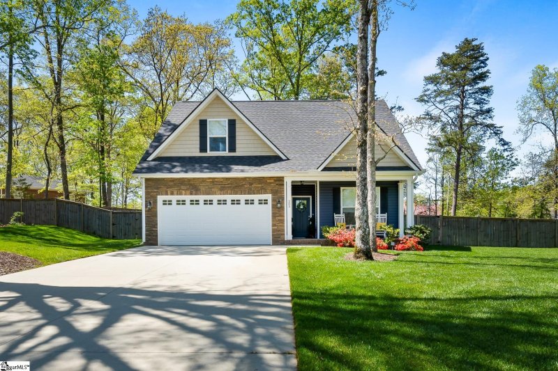 Property image 2 at 205 Robertson Circle, Travelers Rest, SC 29690