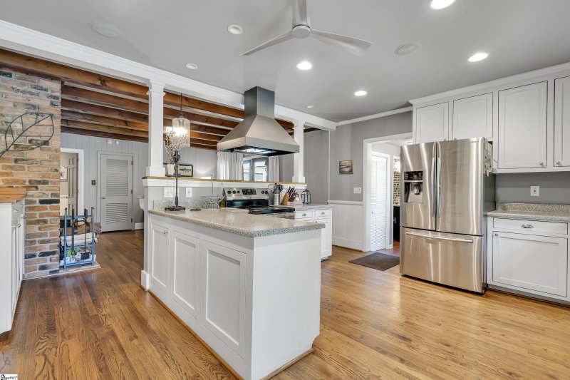 Property image 3 at 300 Beechwood Drive, Spartanburg, SC 29307