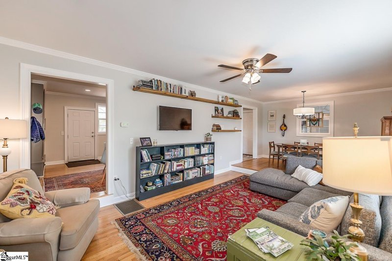 Property image 3 at 200 Knollview Drive, Greenville, SC 29611