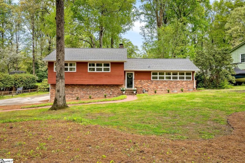 Property image 3 at 9 Tranquil Avenue, Greenville, SC 29615