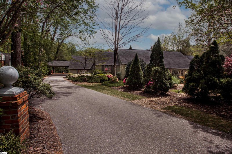 Property image 2 at 9 Hermitage Road, Greenville, SC 29615