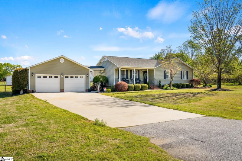 Property image 2 at 110 Hemlock Drive, Williamston, SC 29697