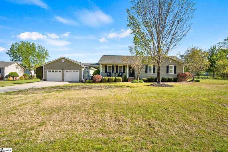 Property image 3 at 110 Hemlock Drive, Williamston, SC 29697