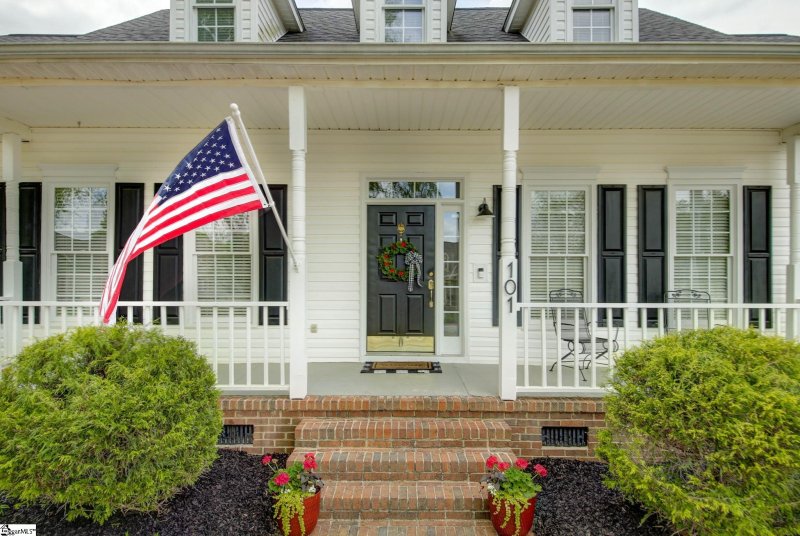 Property image 2 at 101 W Field Sparrow Court, Greenville, SC 29615
