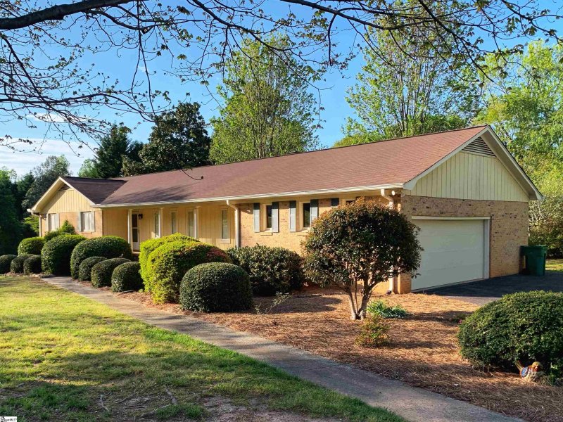 Property image 2 at 102 Saint Augustine Drive, Greenville, SC 29615