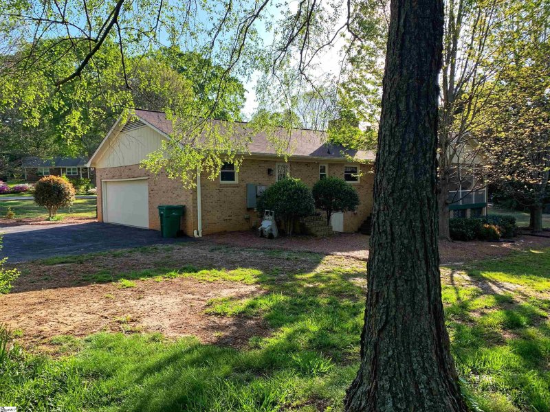 Property image 4 at 102 Saint Augustine Drive, Greenville, SC 29615