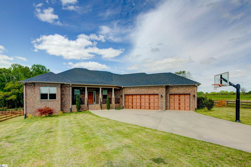 Property image 2 at 148 Century Court, Gray Court, SC 29645