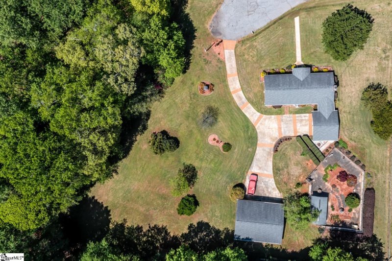 115 Colonial Lane