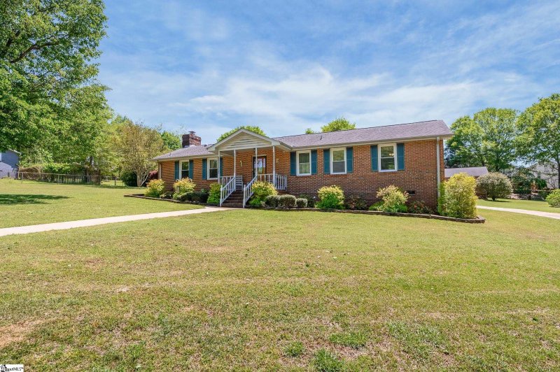 Property image 2 at 115 Colonial Lane, Simpsonville, SC 29681