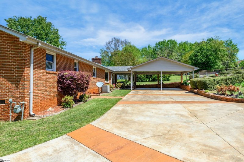 Property image 3 at 115 Colonial Lane, Simpsonville, SC 29681