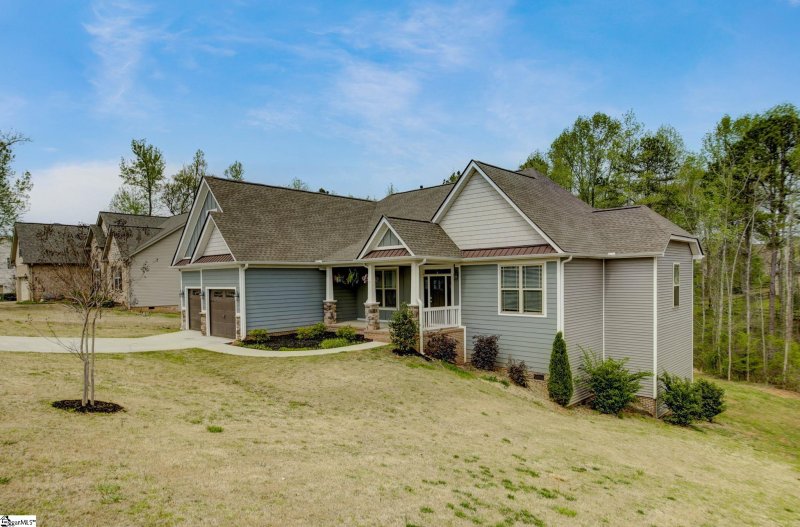 Property image 2 at 9 San Bruno Court, Greer, SC 29651