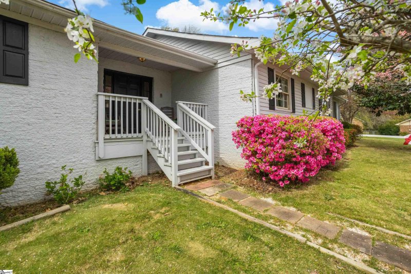 Property image 2 at 209 Leyswood Drive, Greenville, SC 29615