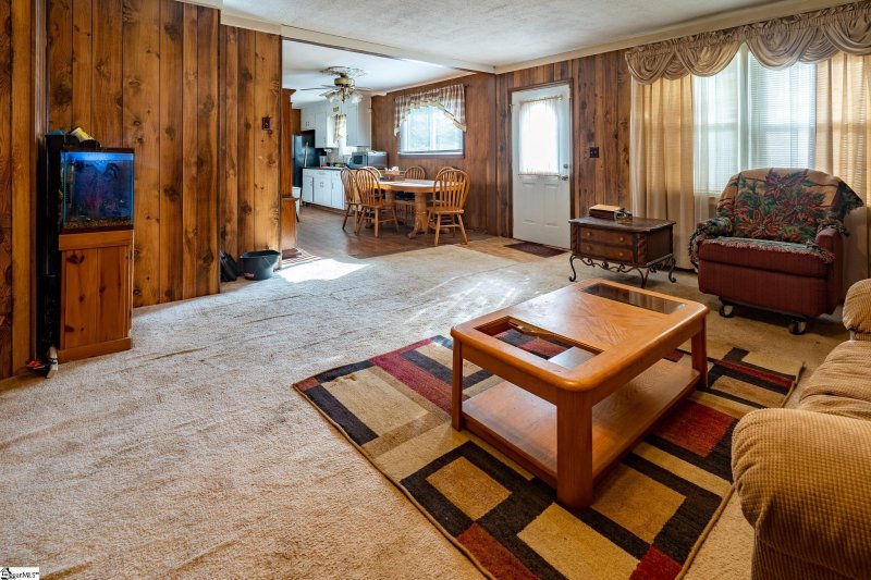 Property image 3 at 318 Skyline Road, Greer, SC 29651-6212