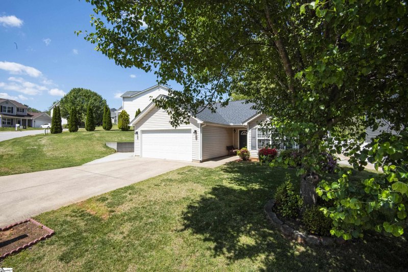 Property image 2 at 110 Kingscreek Drive, Greer, SC 29650