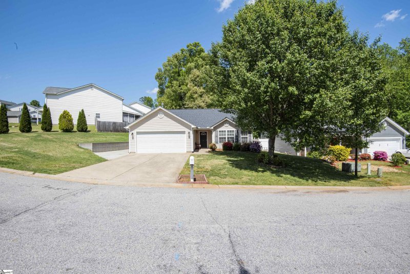 Property image 3 at 110 Kingscreek Drive, Greer, SC 29650