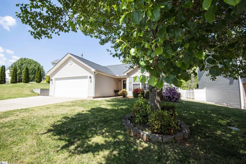 Property image 4 at 110 Kingscreek Drive, Greer, SC 29650